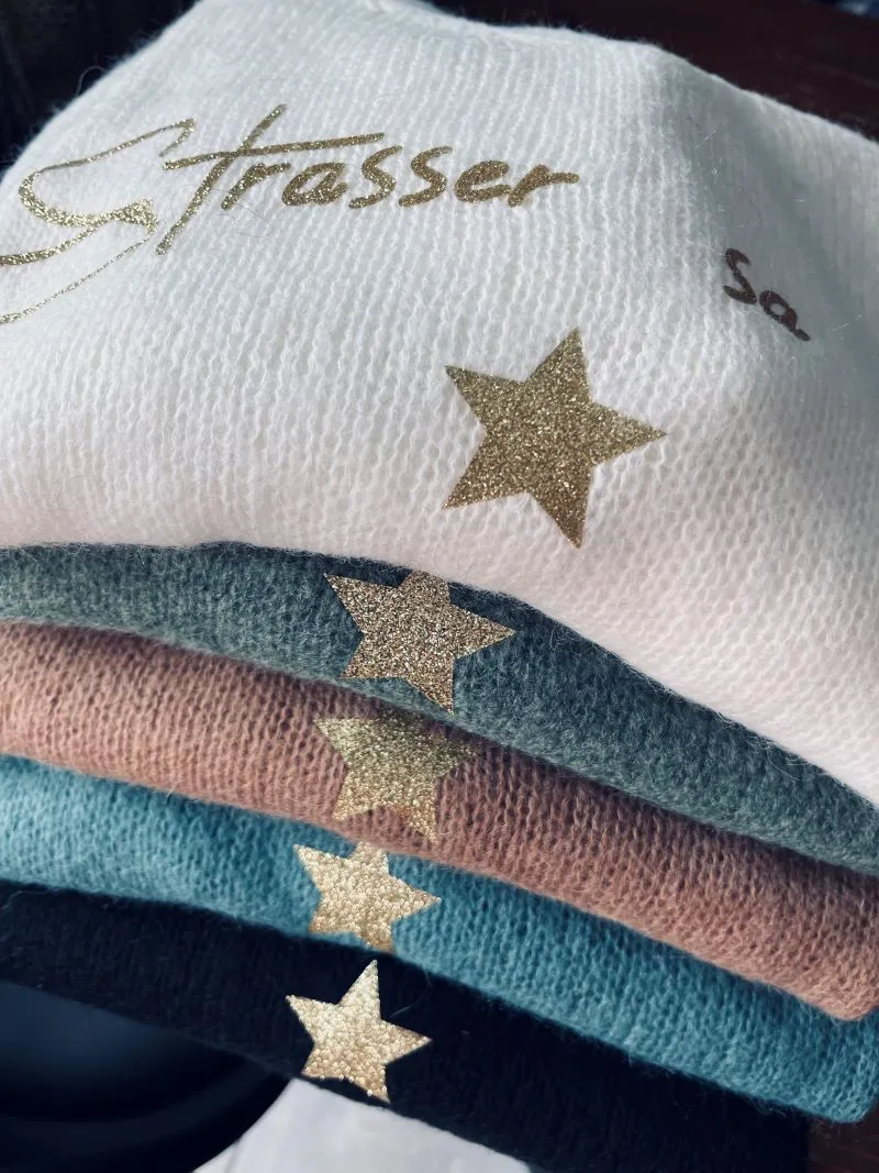 Pull ultra doux et chaud avec son slogan "Strasser sa route" en or pailleté, pull avec 20% d'alpaga.
