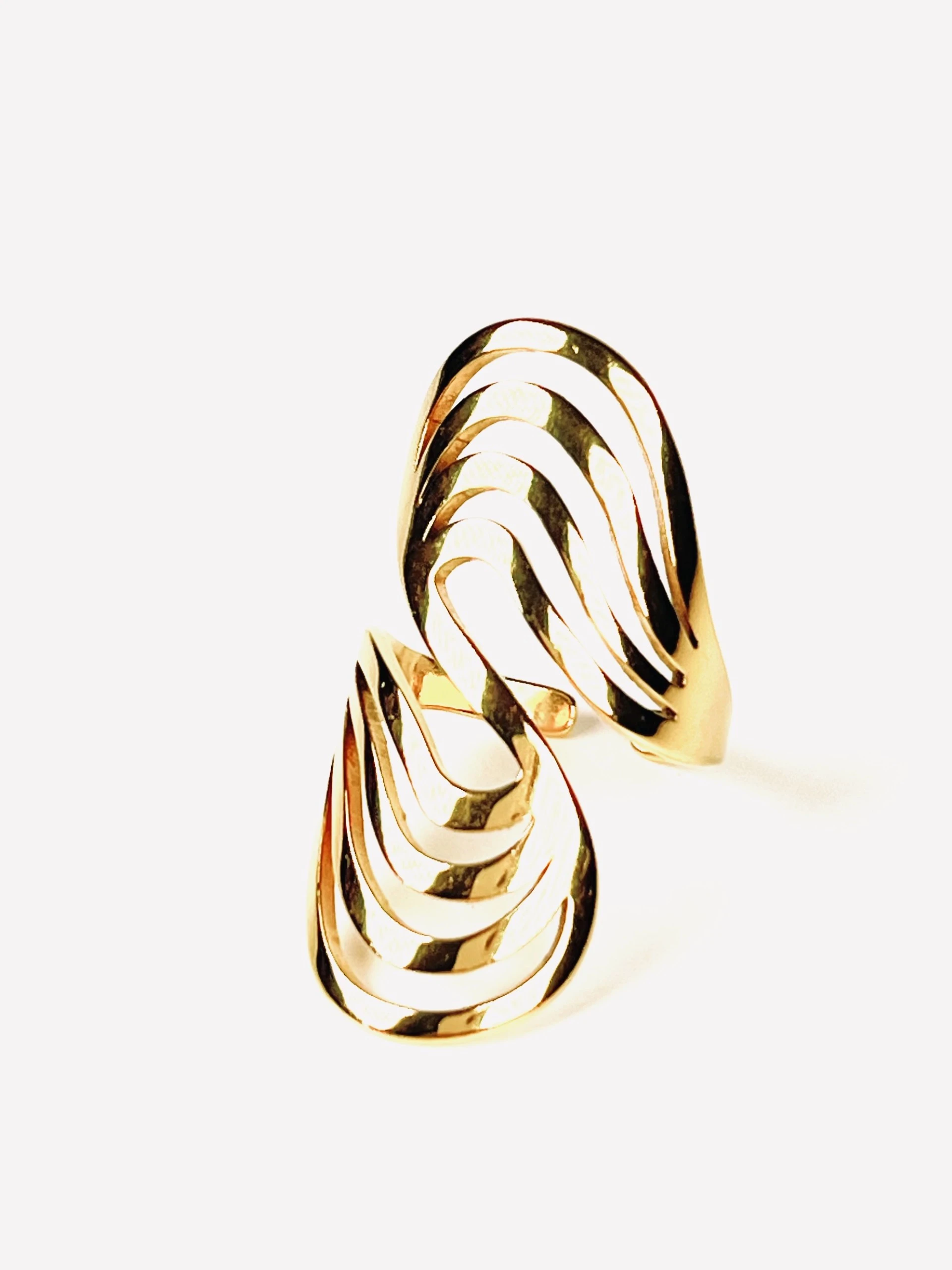 Bague spirale dorée en acier inoxydable. bague ajustable.