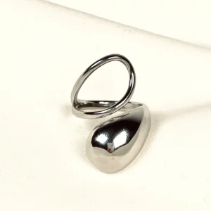 Longue bague design "bulle" argent en acier inoxydable.