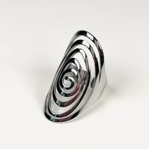 Longue bague spirale argent en acier inoxydable.