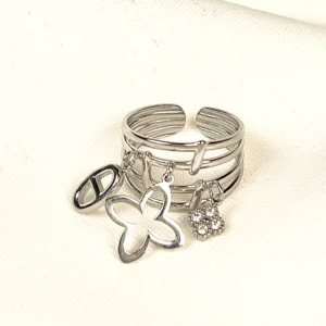 Bague pampille argent multi brins en acier inoxydable.