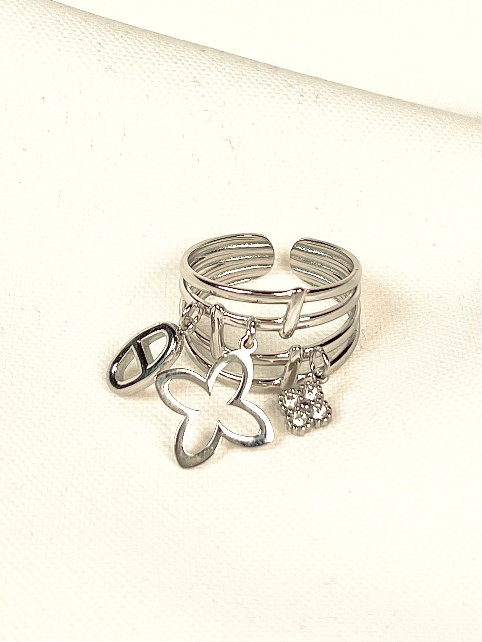Bague pampille argent multi brins en acier inoxydable.
