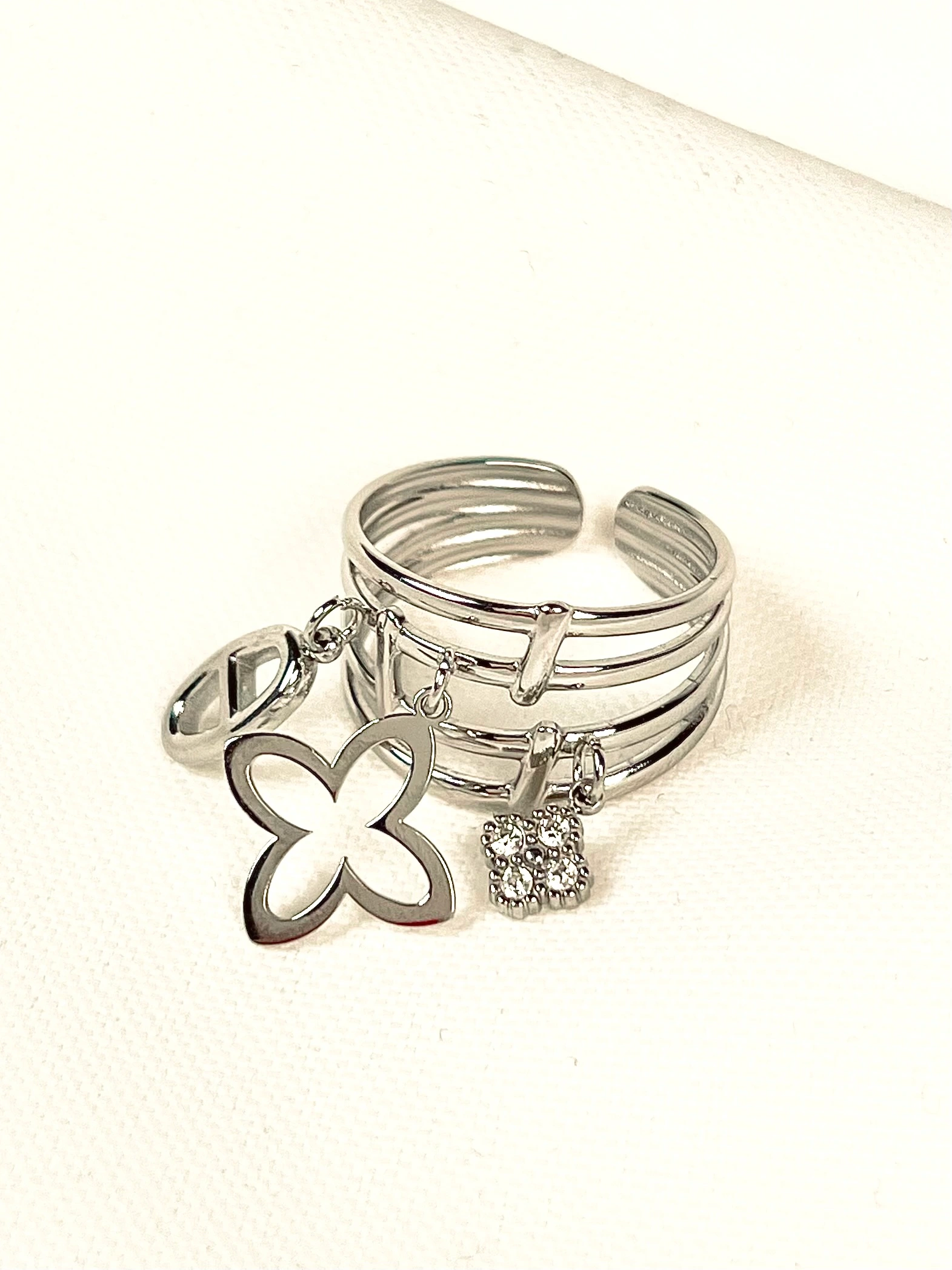 Bague pampille argent multi brins en acier inoxydable.