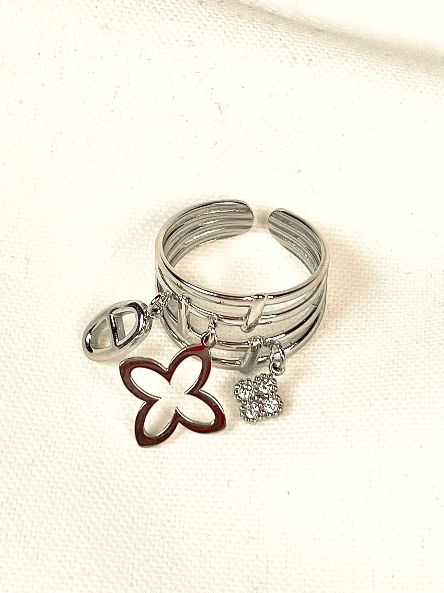 Bague pampille argent multi brins en acier inoxydable.