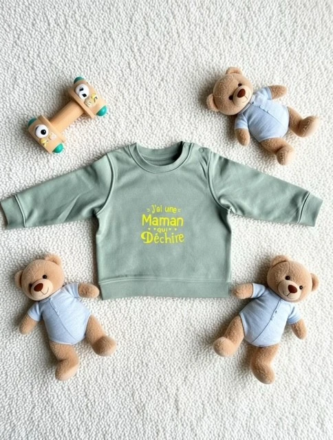 Sweat-shirt vert sauge pour bébé 12 à 36 mois avec flocage jaune fluo "J'ai une maman qui déchire".