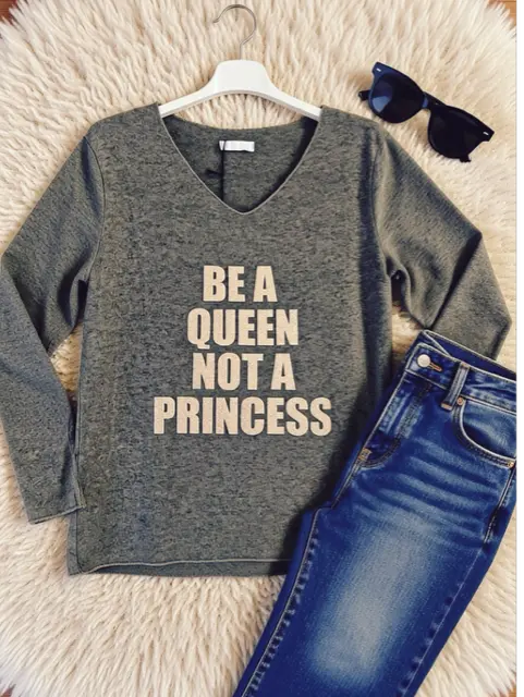 Top kaki pour femme, manches longues, flocage "Be a Queen, Not a Princess" en or pailleté. Série limitée !