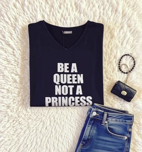Top noir pour femme, manches longues, flocage "Be a Queen, Not a Princess" en argent pailleté.