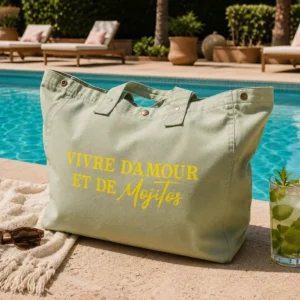 Sac fourre-tout vert sauge - Slogan "Vivre d'Amour et de Mojitos" en jaune fluo. Création La Strasseuse.