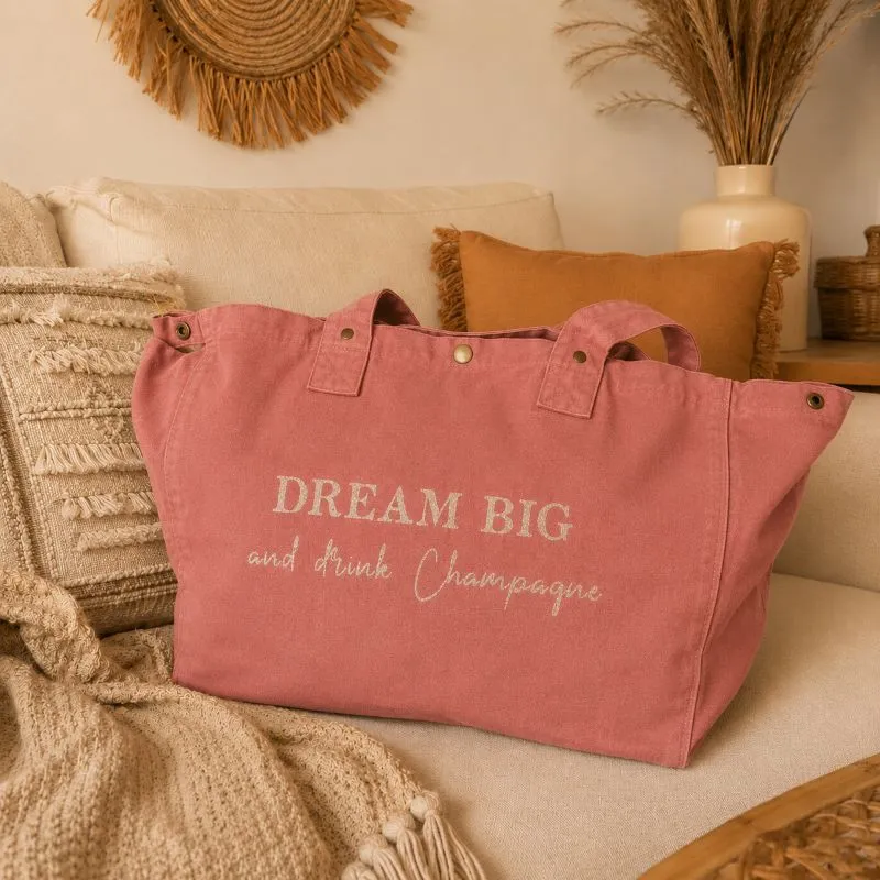 Sac fourre-tout vieux rose - Slogan "Dream Big and drink Champagne" en doré pailleté. Création La Strasseuse.