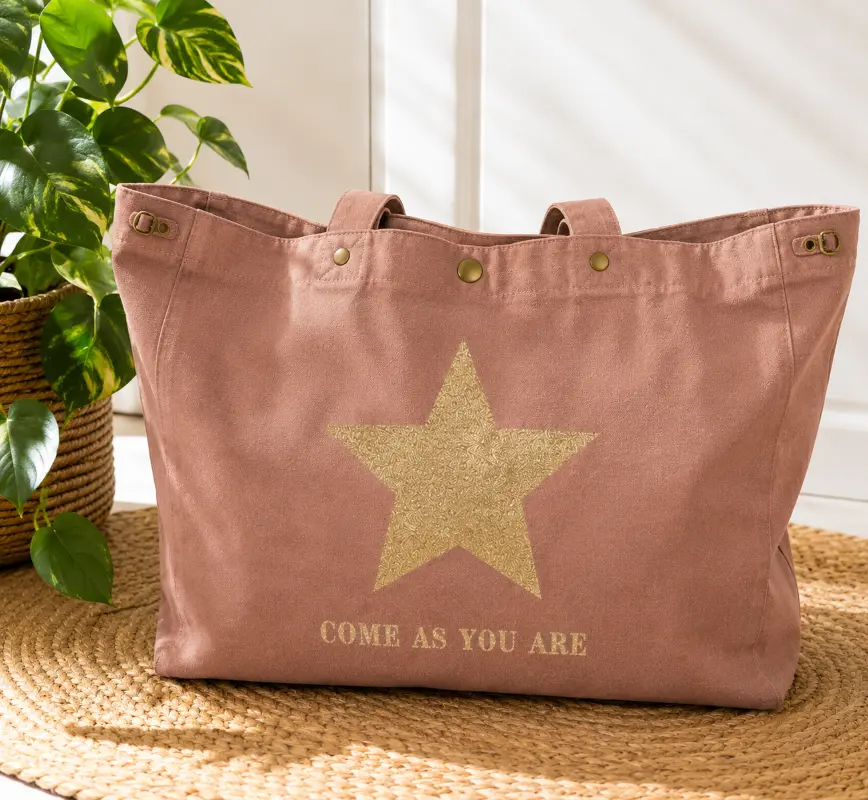 Sac fourre-tout santal - Slogan "Come as you are" et son étoile en doré pailleté. Création La Strasseuse
