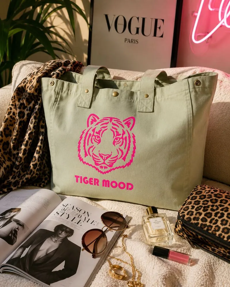 Sac fourre-tout vert sauge - "Tiger Mood" en rose fluo. Création La Strasseuse.