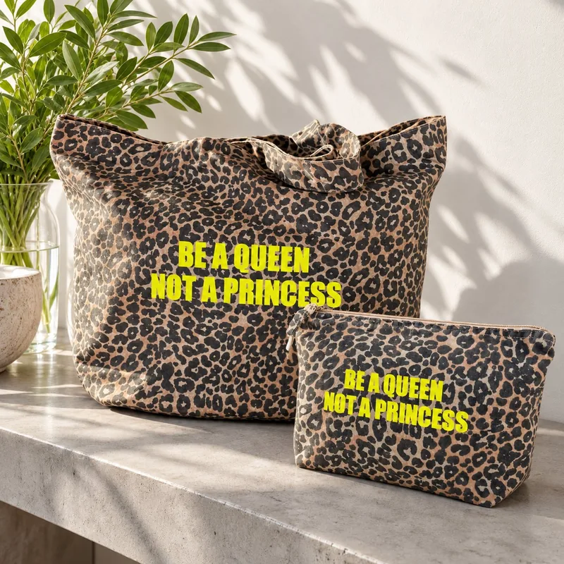 Duo cadeau léopard Be a Queen jaune fluo : tote bag XL et trousse de toilette assortie