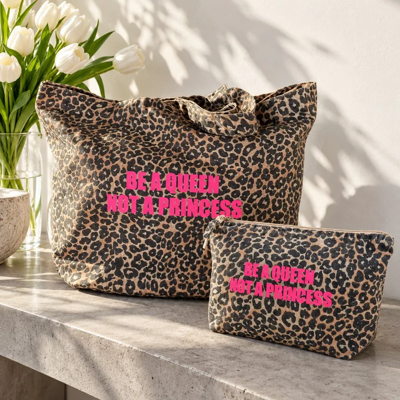 Duo cadeau léopard Be a Queen rose fluo : tote bag XL et trousse de toilette assortie